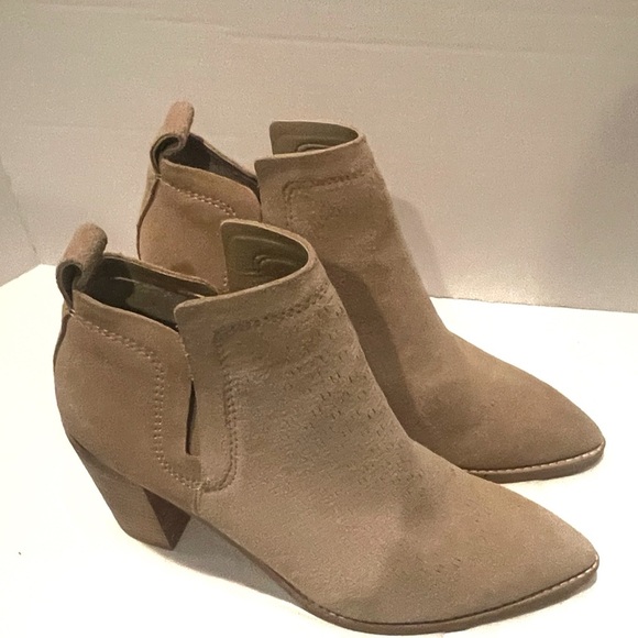 Dolce Vita Taupe Suede Ankle Boots with Pointed Toe and Block Heel - Picture 2 of 14